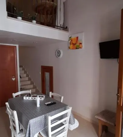 Πανσιόν Via Roma 224 4*