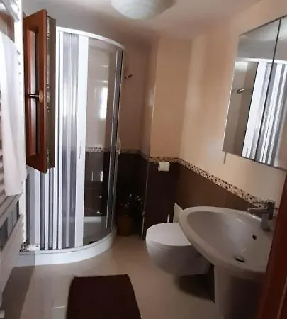 Πανσιόν Via Roma 224 4*