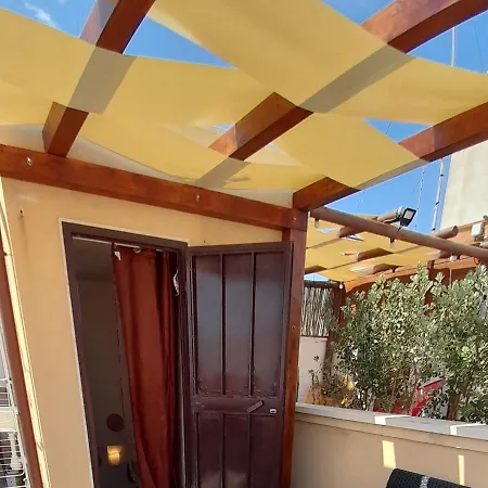 Πανσιόν Via Roma 224 4*